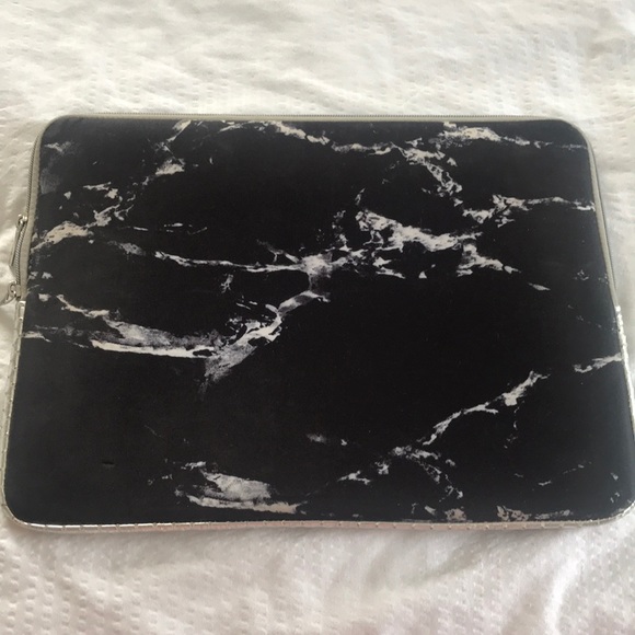 Handbags - Black and white marble laptop sleeve
